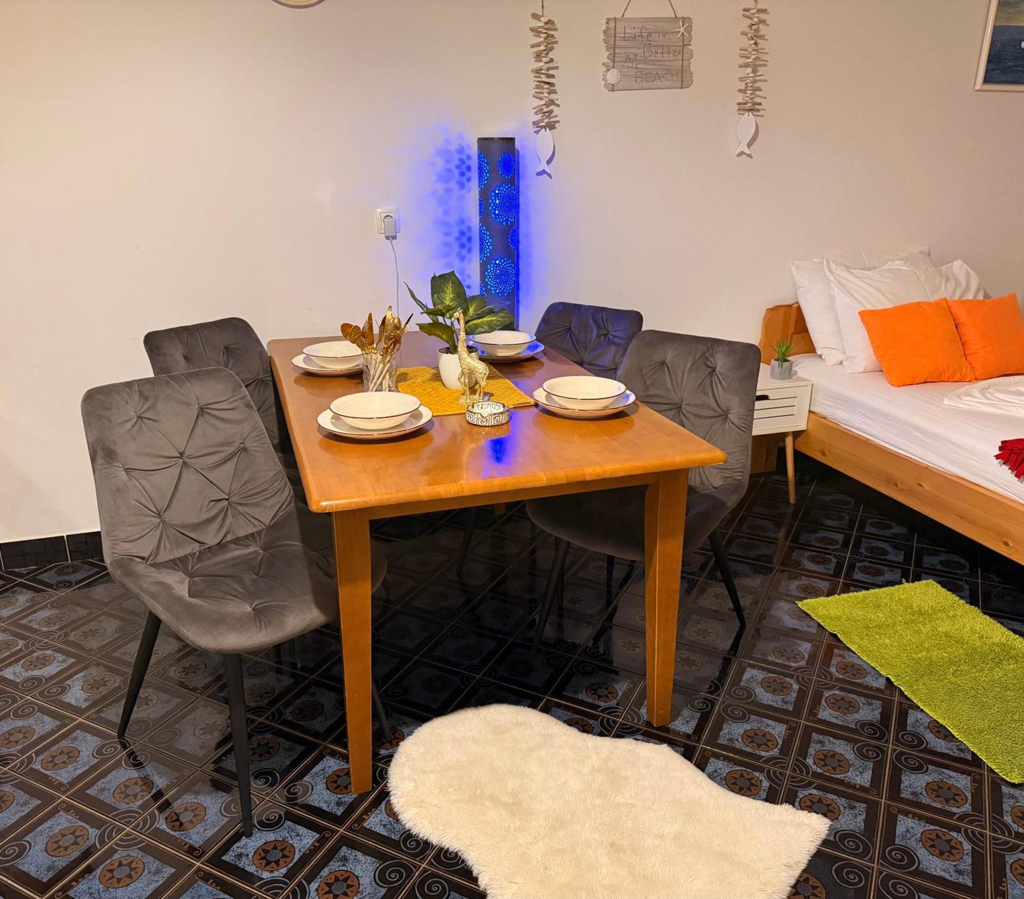 Anton Apartment