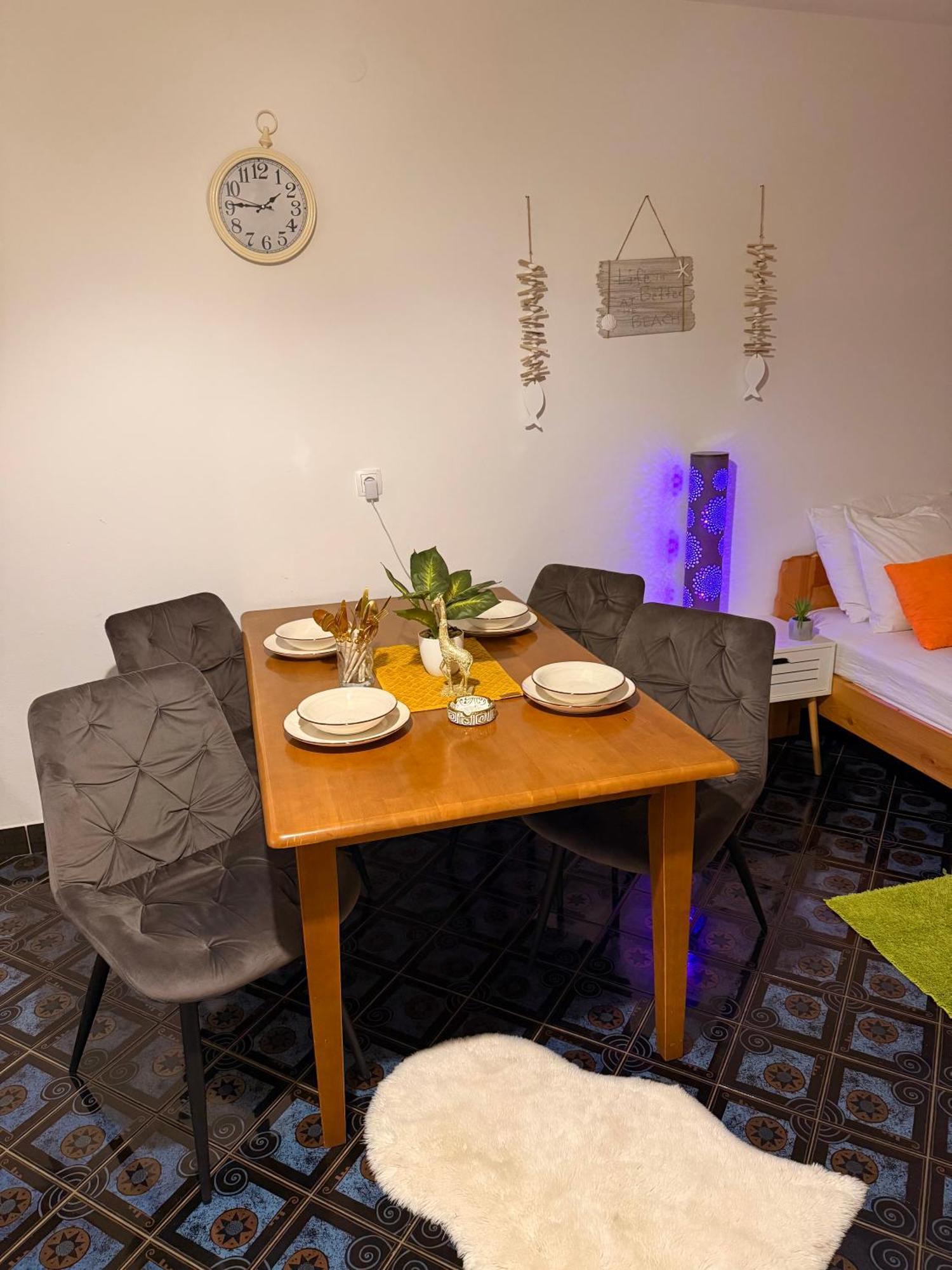 Anton Apartment *